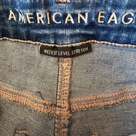 American Eagle Outfitters Ripped High V-Rise Shortie Dark Wash Next Level Stretc - Picture 5 of 7